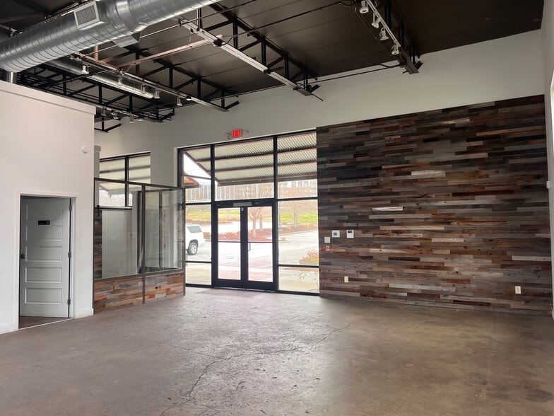 More Photos Of 642 North Ave NW, Atlanta Office For Lease
