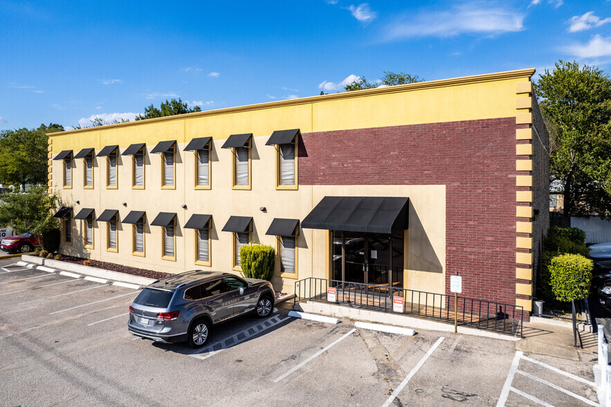 Primary Photo Of 1300 W Koenig Ln, Austin Medical For Lease