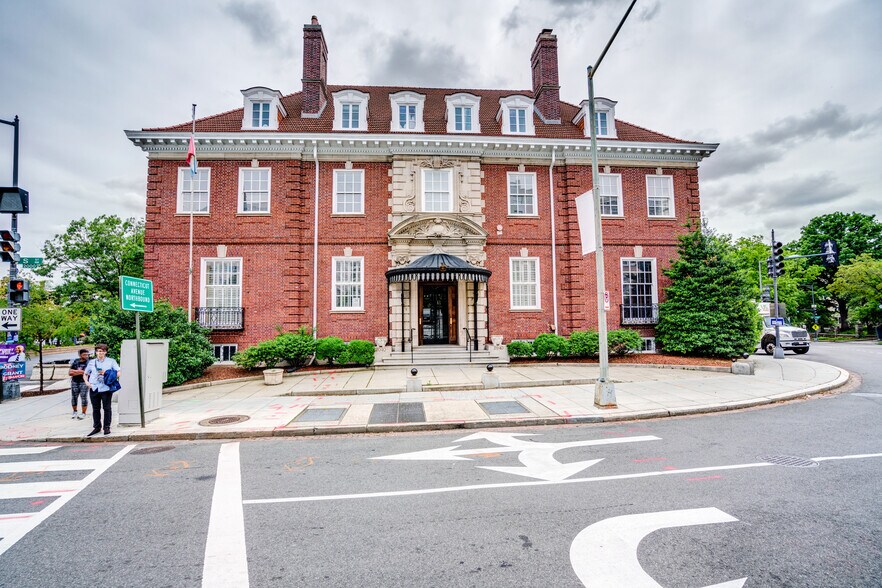 More Photos Of 2040 S St NW, Washington Office For Sale