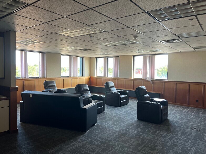 More Photos Of 136 Center St, Old Town Office For Sale