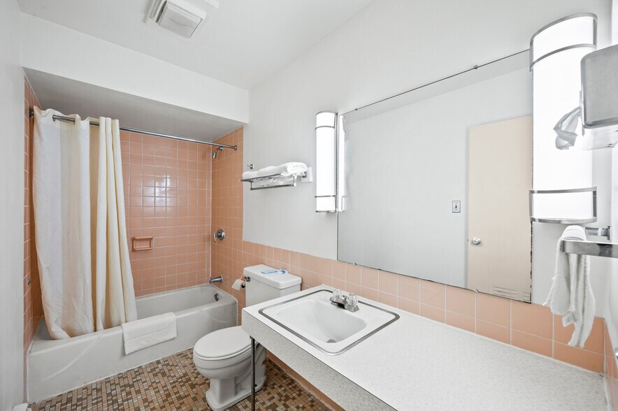 More Photos Of 1058 Hausman Rd, Allentown Hotel For Sale