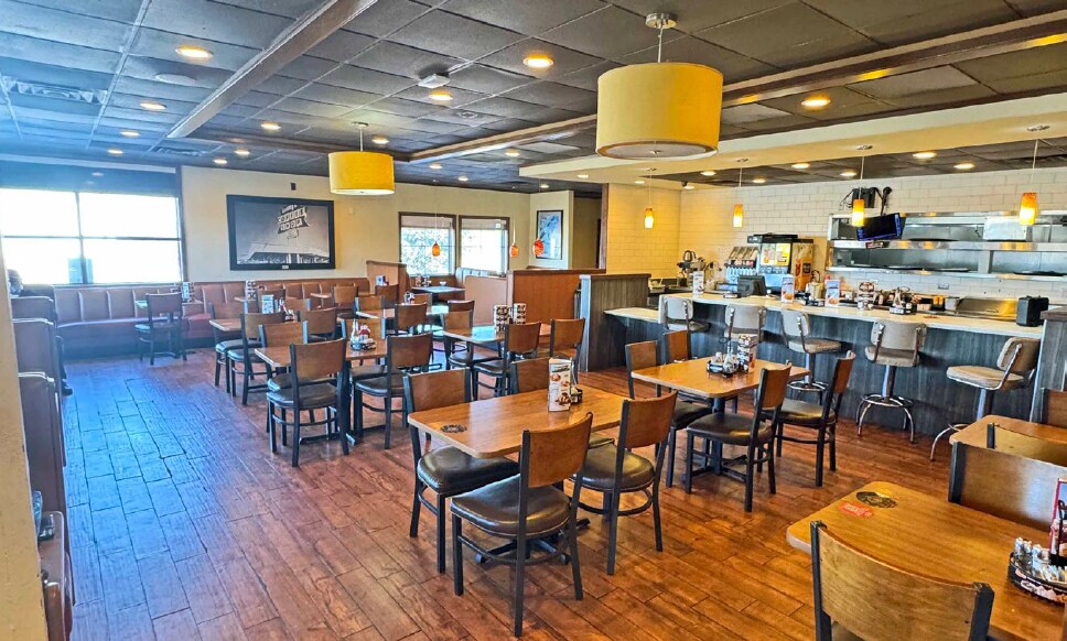 More Photos Of 709 N Interstate 35, Waco Restaurant For Lease