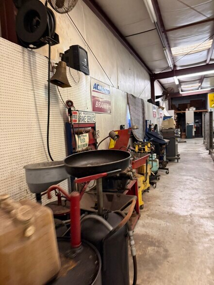 More Photos Of 4005 N Navarro St, Victoria Warehouse For Lease