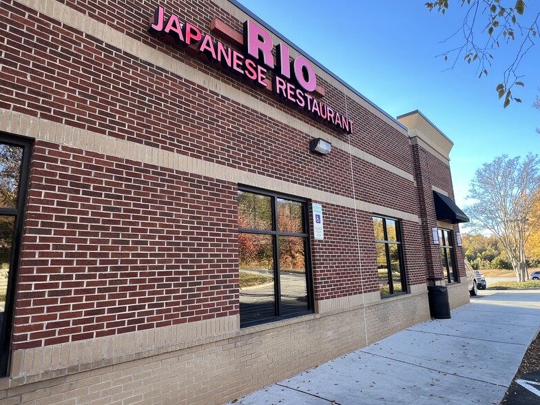 More Photos Of 6816 River Center Dr, Clemmons Office For Lease