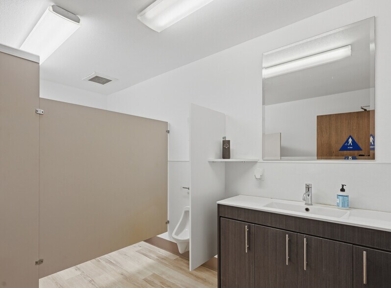 More Photos Of 14010 Poway Rd, Poway Freestanding For Sale