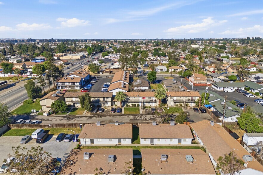 More Photos Of 330 Roberts Ln, Bakersfield Apartments For Sale