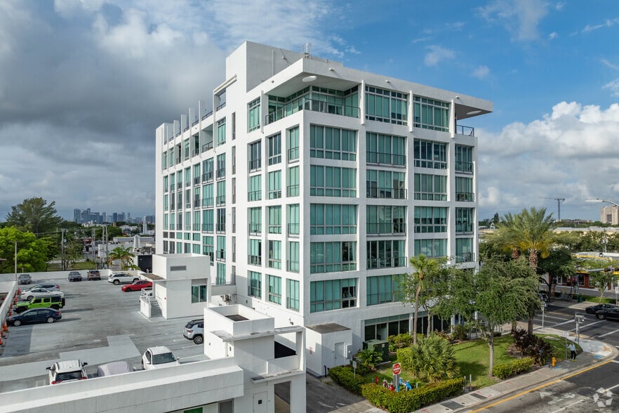 More Photos Of 8101 Biscayne Blvd, Miami Office For Sale