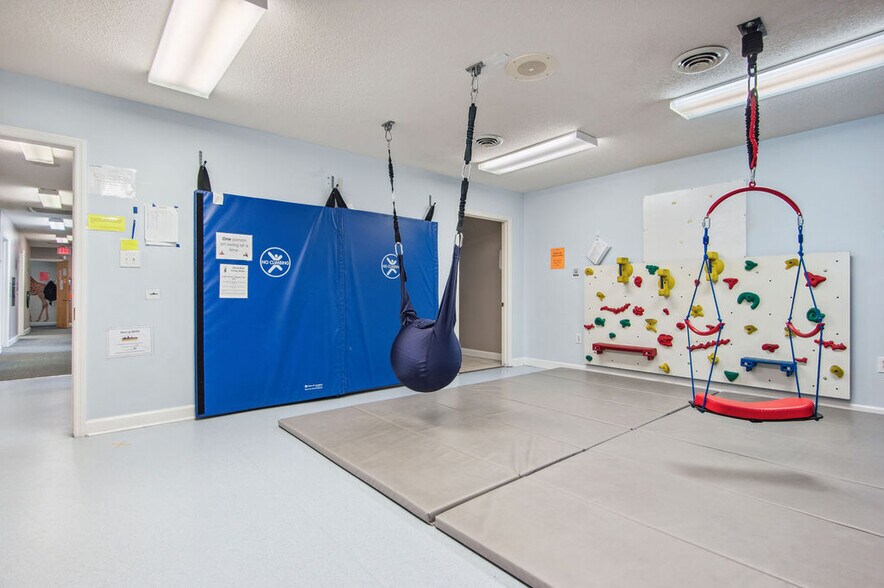 More Photos Of 217-219 Station St, Jacksonville Medical For Lease