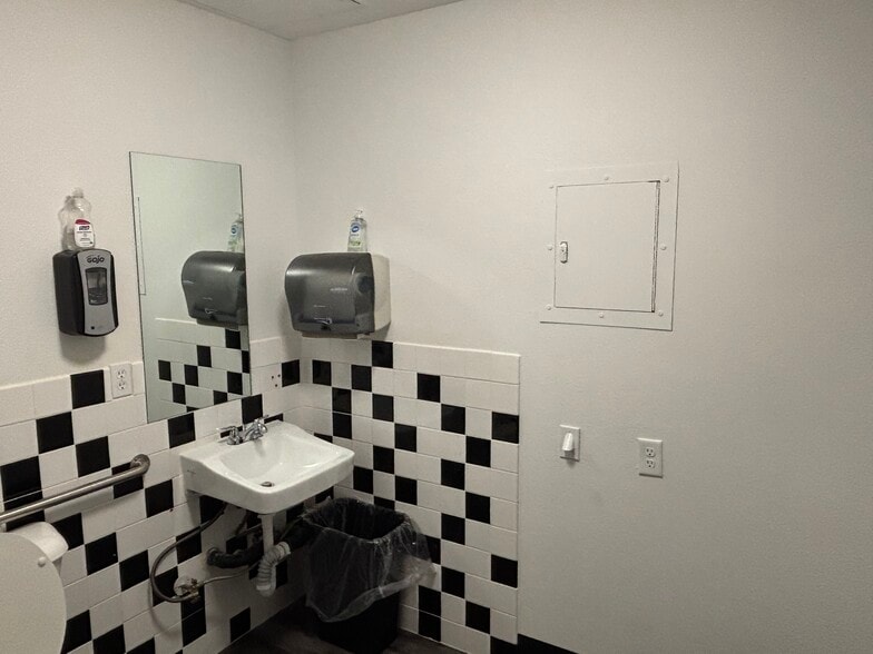 More Photos Of 1306 E Calvada Blvd, Pahrump Office Residential For Sale