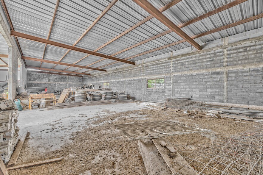 More Photos Of 27 S Eagle Ave, Roma Auto Repair For Sale