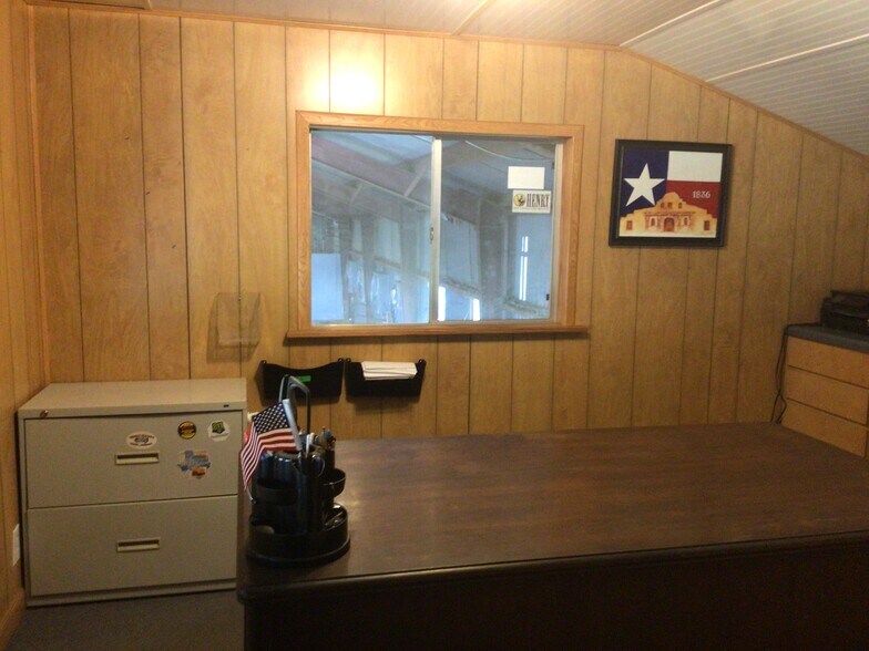 More Photos Of 921 Lawrence Rd, Kemah Industrial For Sale