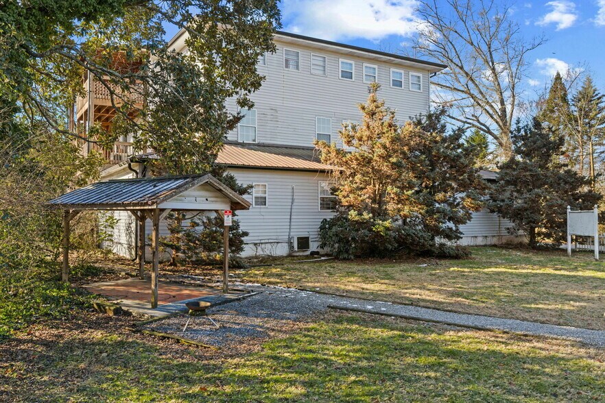 More Photos Of 301 S Magnolia St, Maryville Multifamily For Sale