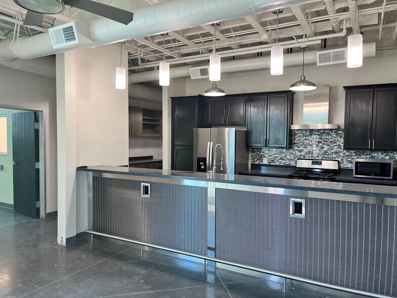 More Photos Of 4071 Silvestri Ln, Las Vegas Showroom For Sale