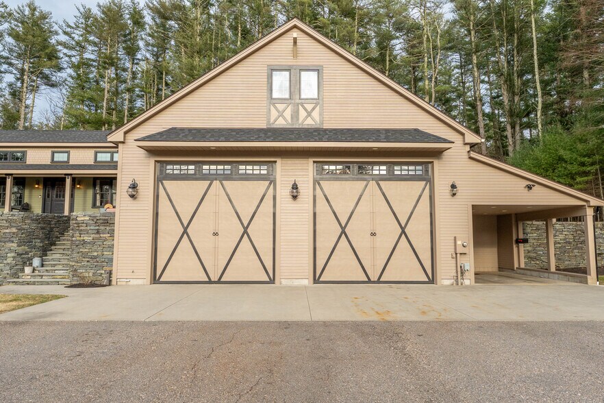 More Photos Of 110 Wauregan Rd, Canterbury Flex For Sale