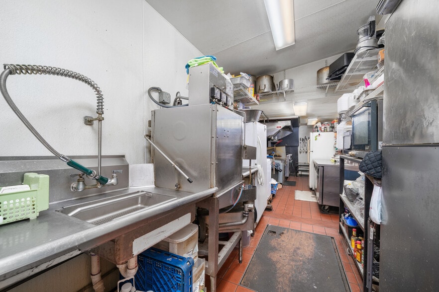 More Photos Of 1 Wall St, Cromwell Restaurant For Sale