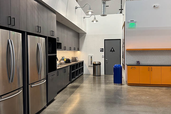 More Photos Of 330 S Alameda St, Los Angeles Light Manufacturing For Lease