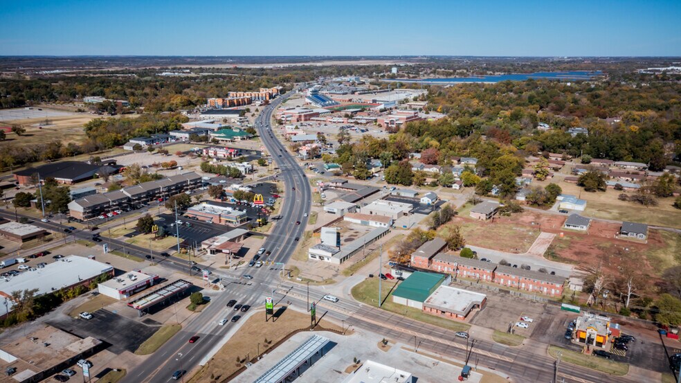 More Photos Of 800 N Main St, Stillwater Office For Sale