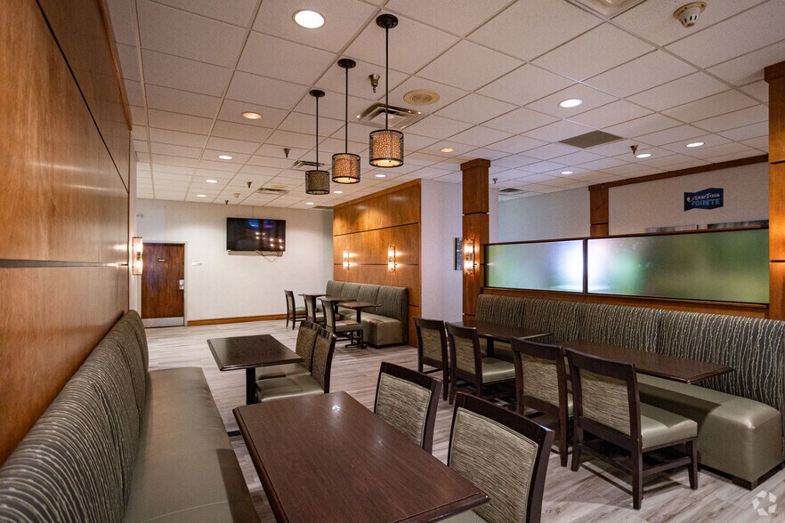 More Photos Of 2910 Fort Campbell Blvd, Hopkinsville Hotel For Sale