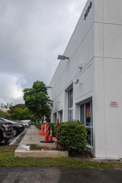 More Photos Of 3555-3569 NW 53rd Ct, Fort Lauderdale Unknown For Lease