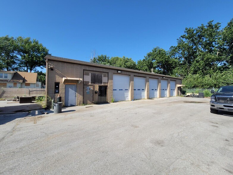 More Photos Of 11413 Hickman Mills Dr, Kansas City Industrial For Lease