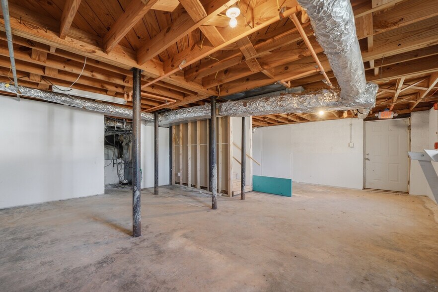 More Photos Of 2239 Scenic Dr, Snellville Office For Sale