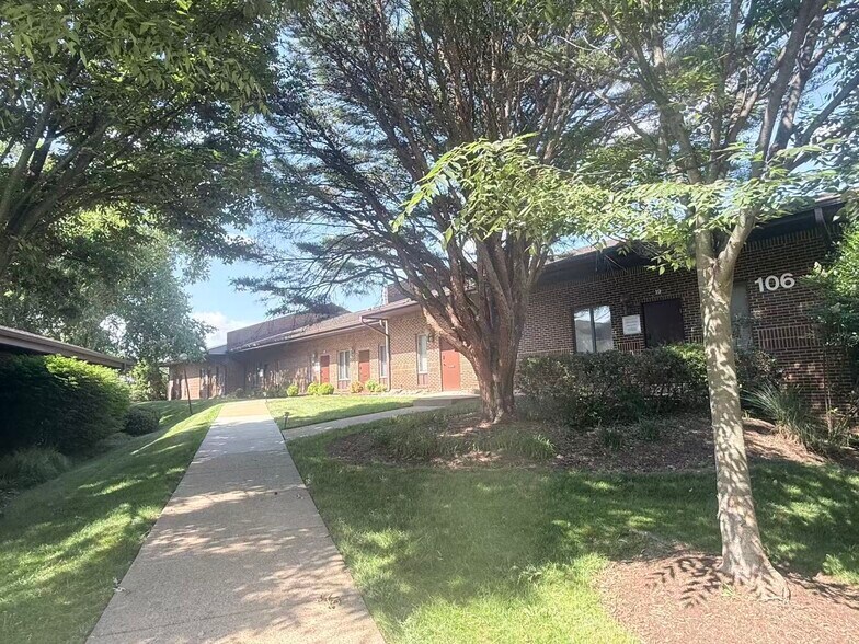 More Photos Of 106 Elden St, Herndon Medical For Sale