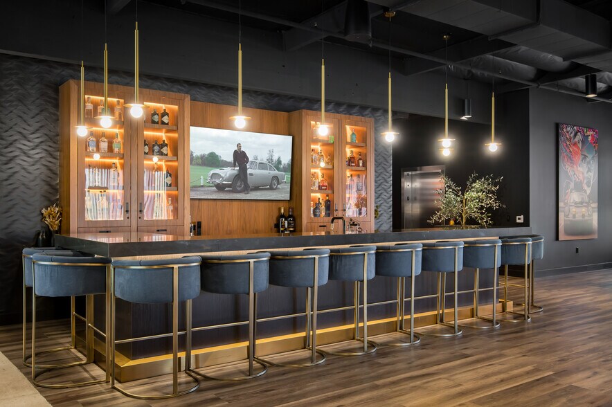 More Photos Of 3080 Airway Ave, Costa Mesa Showroom For Sale