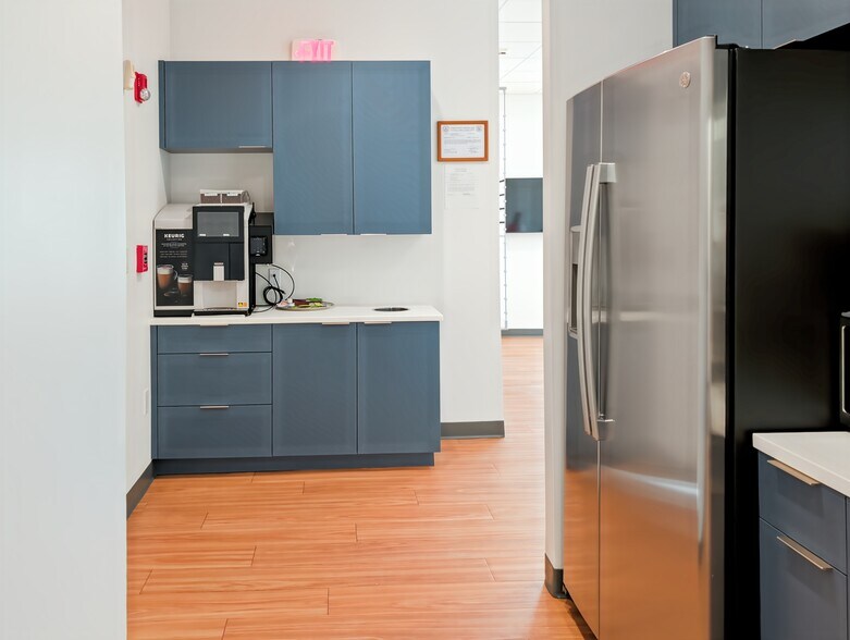 More Photos Of 2564 US Highway 1, Lawrence Township Coworking Space