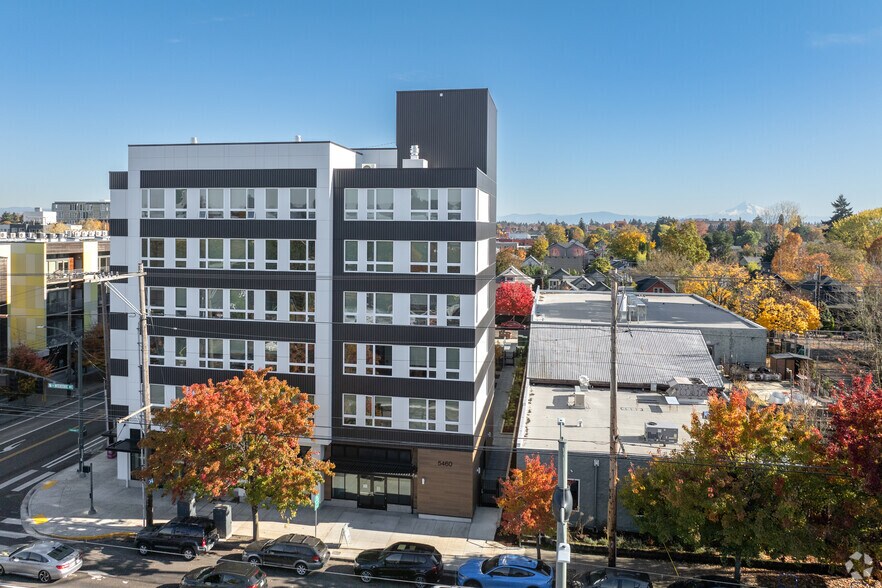 More Photos Of 5460 N Interstate Ave, Portland Apartments For Lease