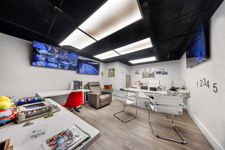 More Photos Of 1360 NW 88th Ave, Doral Bar For Sale