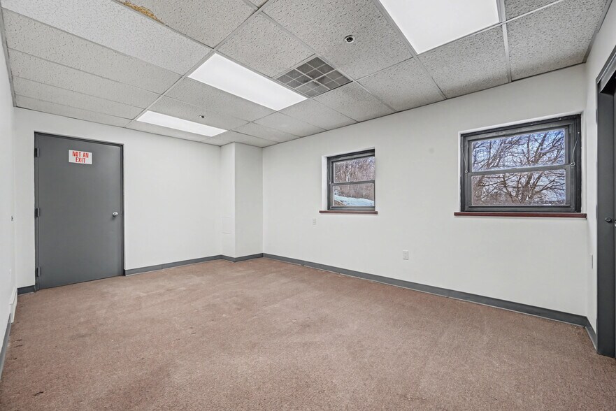 More Photos Of 11-25 Harding St, Middletown Warehouse For Lease