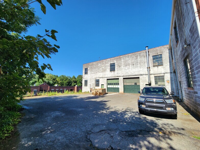 More Photos Of 414 Brookstown Ave, Winston-Salem Warehouse For Sale
