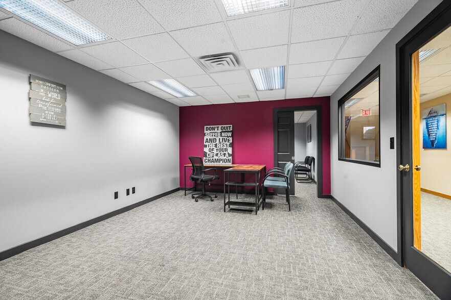 More Photos Of 812 Cormier Rd, Ashwaubenon Office For Lease