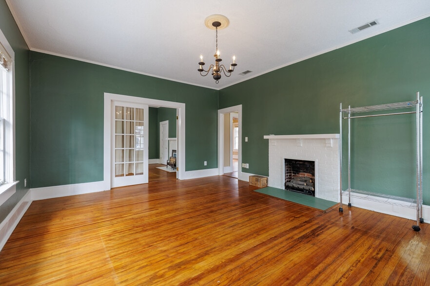 More Photos Of 106 E North St, Valdosta Office For Lease