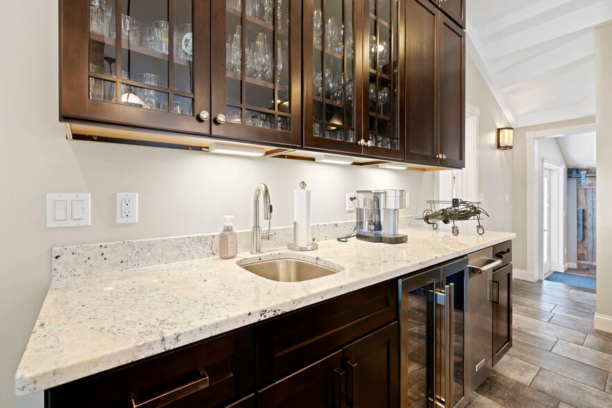 More Photos Of 612 N Lakeshore Dr, Ludington Hotel For Sale