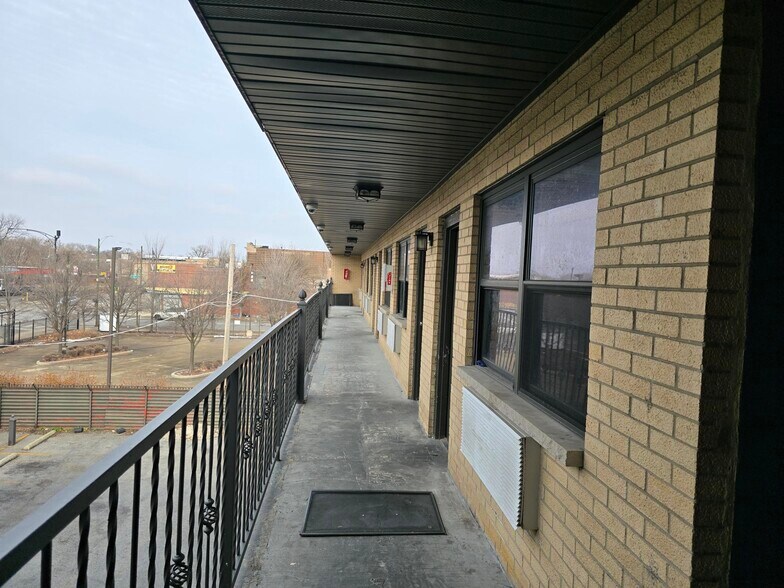 More Photos Of 7621 S Cottage Grove Ave, Chicago Hotel For Sale