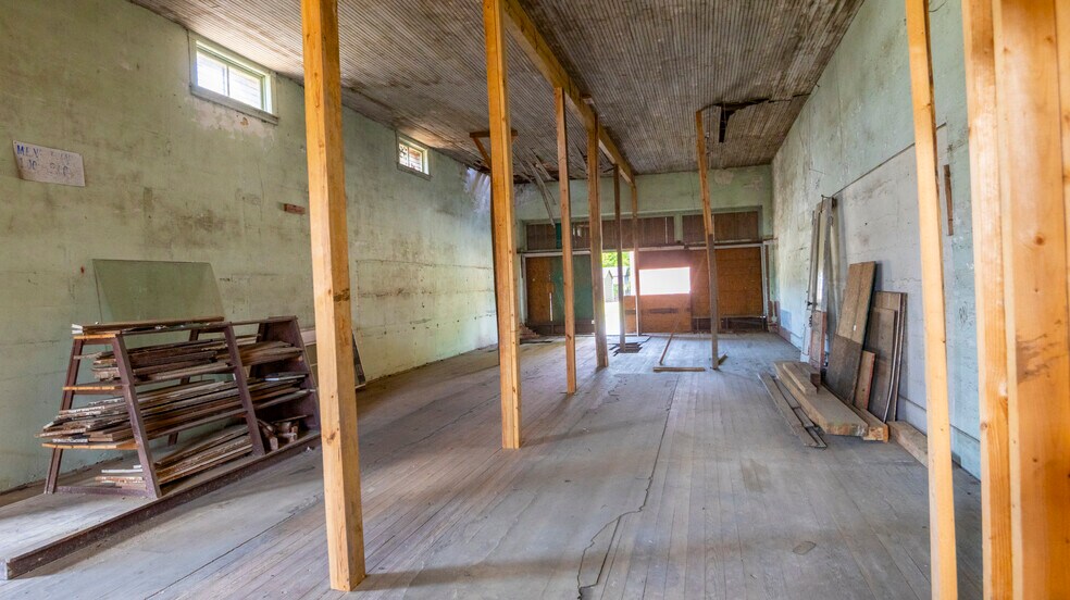 More Photos Of 82 Dromedary Street st, Woodbury Flex For Sale