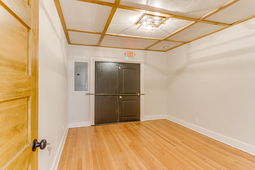 More Photos Of 608 E Eubanks St, Oklahoma City Office For Sale