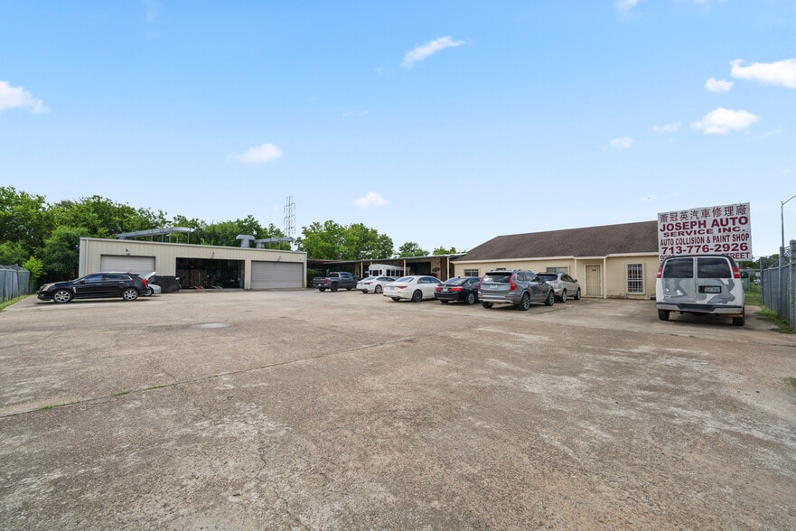 Primary Photo Of 9903 Honeywell St, Houston Warehouse For Sale