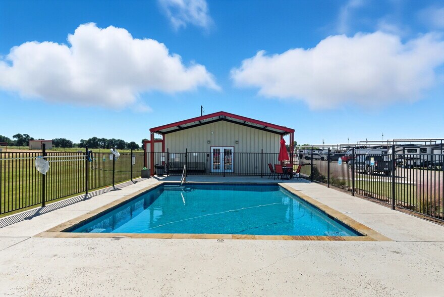 More Photos Of 351 My Ln, Millsap Trailer Camper Park For Sale