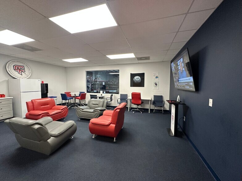 More Photos Of 18619 Starcreek Dr, Cornelius Light Distribution For Sale