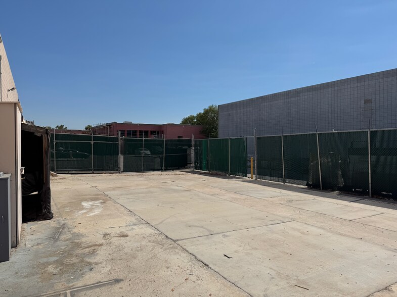More Photos Of 21617 N 2nd Ave, Phoenix Warehouse For Lease