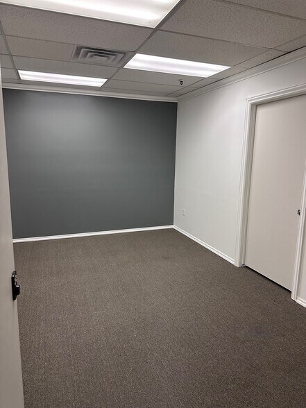 More Photos Of 644 E Union Sq, Sandy General Retail For Sale