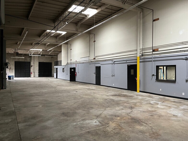 More Photos Of 477 Roland Way, Oakland Warehouse For Lease