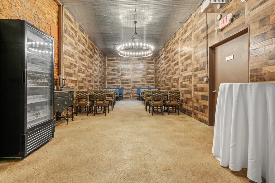 More Photos Of 453-463 S Thompson Ave, Excelsior Springs Storefront Retail Office For Sale