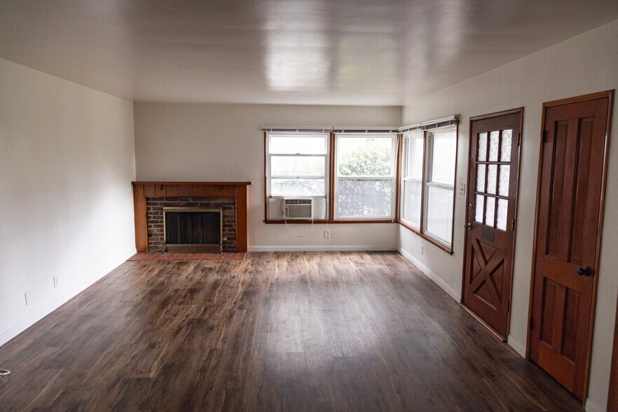 More Photos Of 16011 Victory Blvd, Van Nuys Apartments For Sale