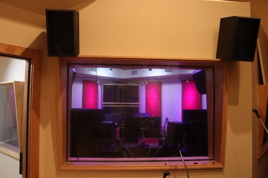 More Photos Of 7180-7194 SW 47th St, Miami Service For Sale