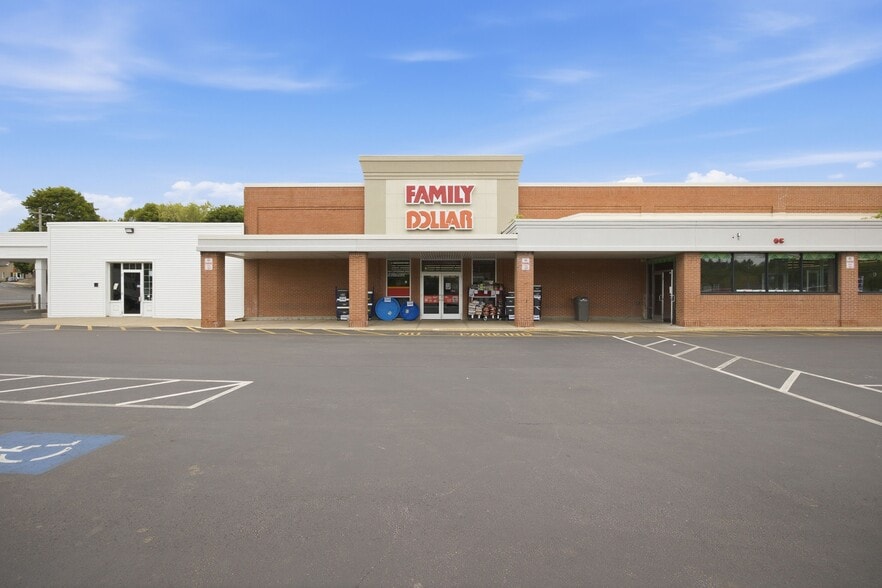 More Photos Of 800 S Franklin St, Holbrook Freestanding For Lease