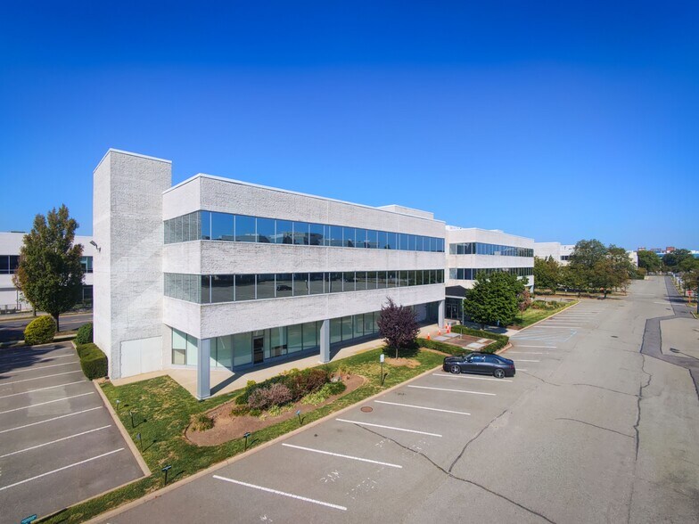 Primary Photo Of 1205 Franklin Ave, Garden City Office For Lease