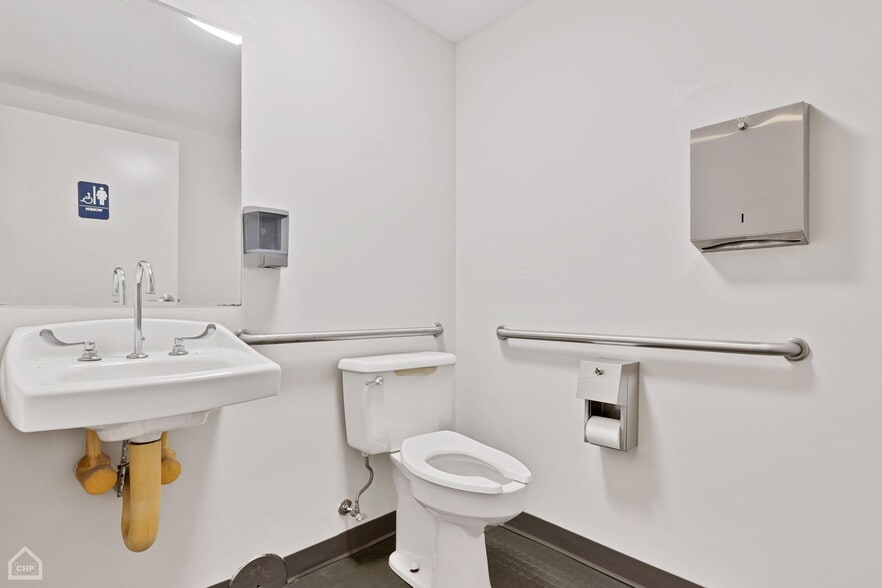 More Photos Of 1309-1311 E 57th St, Chicago Office For Lease